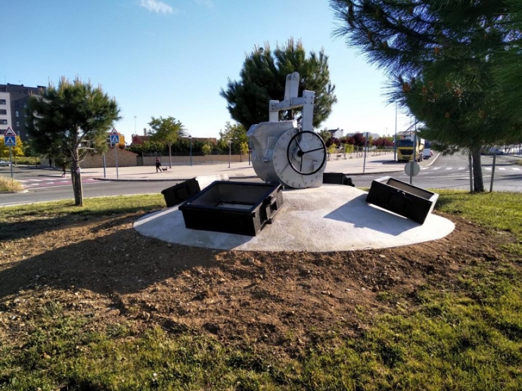 BASE DE HORMIGÓN TIPO TRONCO DE CONO PARA LA FIJACIÓN DE ÚTILES EN GLORIETA