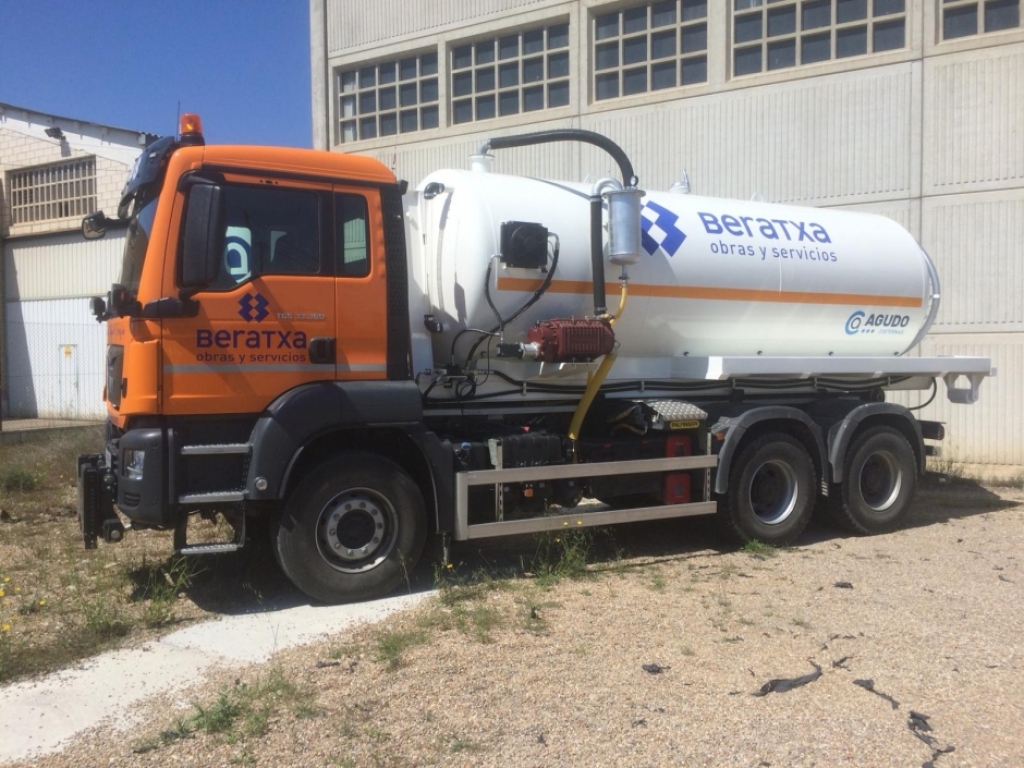 TRABAJOS DE LLENADO DE PISCINAS