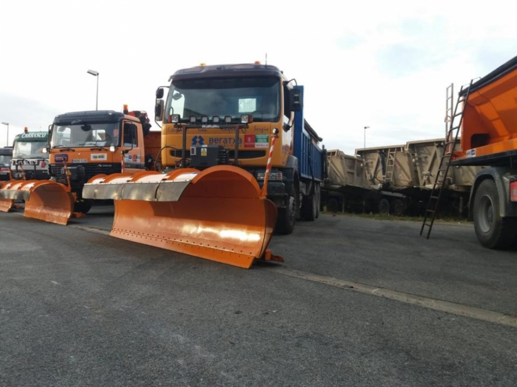 TRABAJOS DE VIALIDAD INVERNAL CON EQUIPOS QUITANIEVES