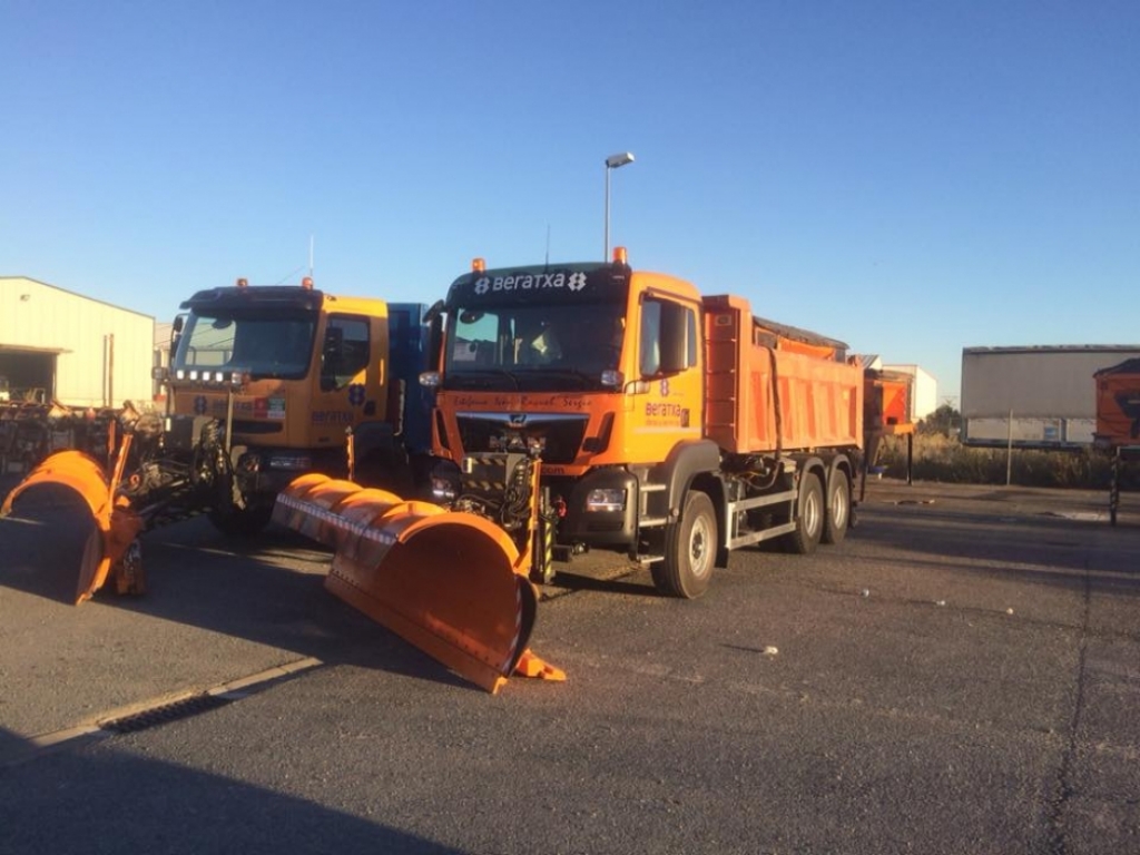 TRABAJOS DE VIALIDAD INVERNAL CON EQUIPOS QUITANIEVES