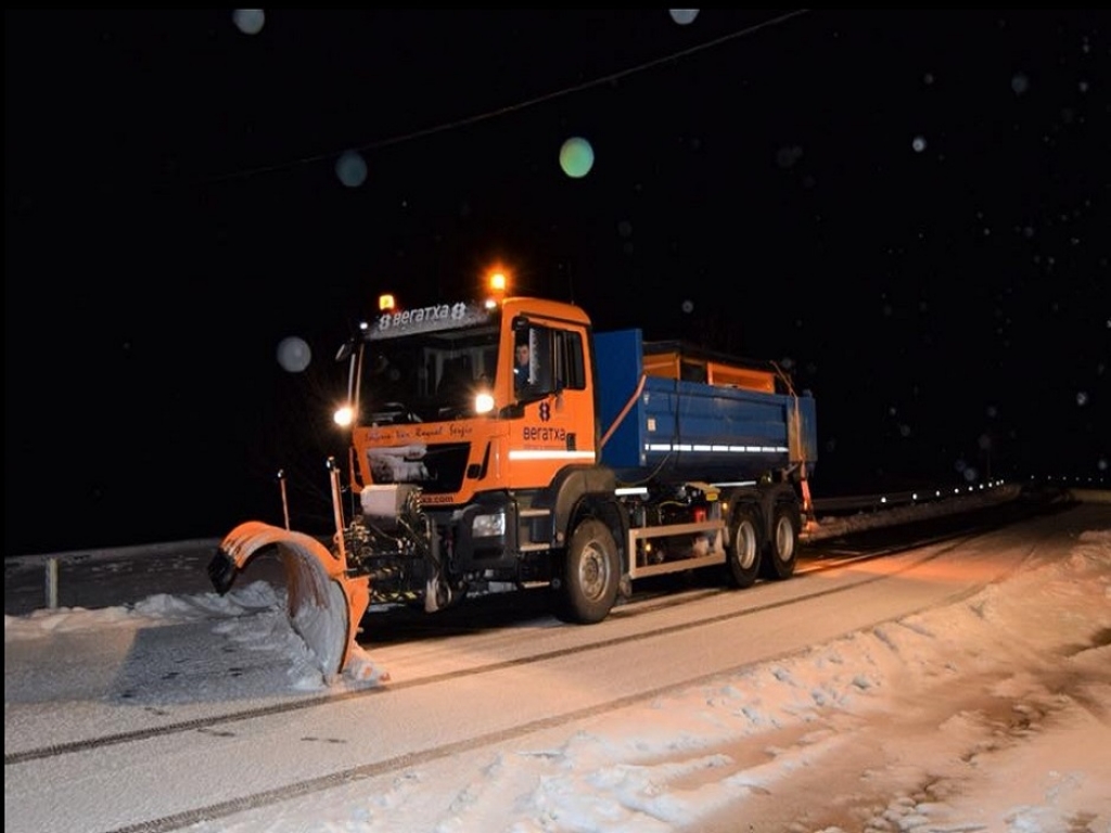 TRABAJOS DE VIALIDAD INVERNAL CON EQUIPOS QUITANIEVES