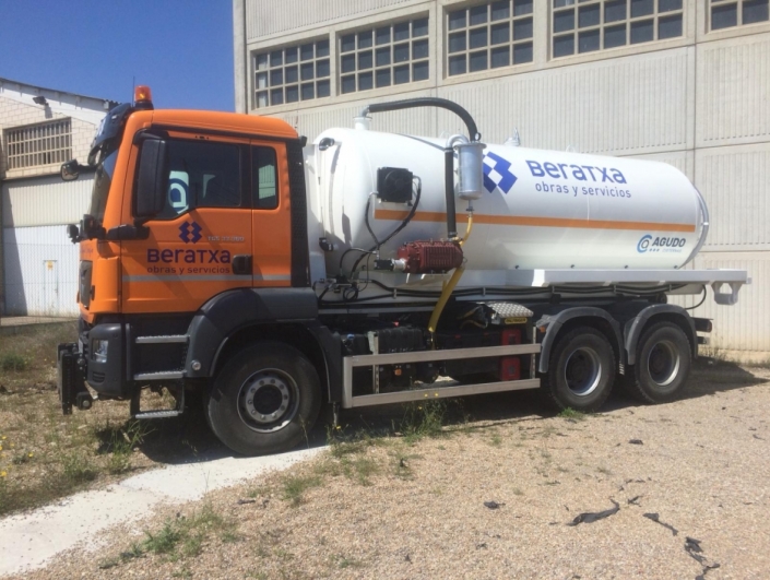 TRABAJOS DE LLENADO DE PISCINAS